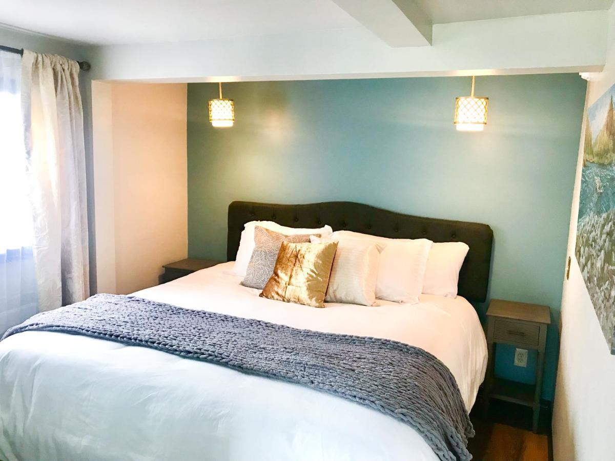 Hotel Stevenson Room photo