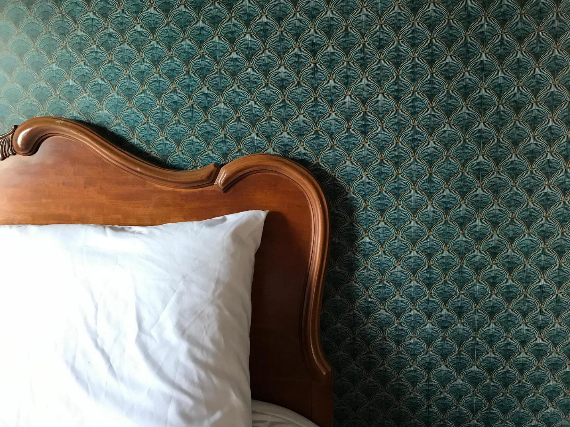 Hotel Stevenson Room photo