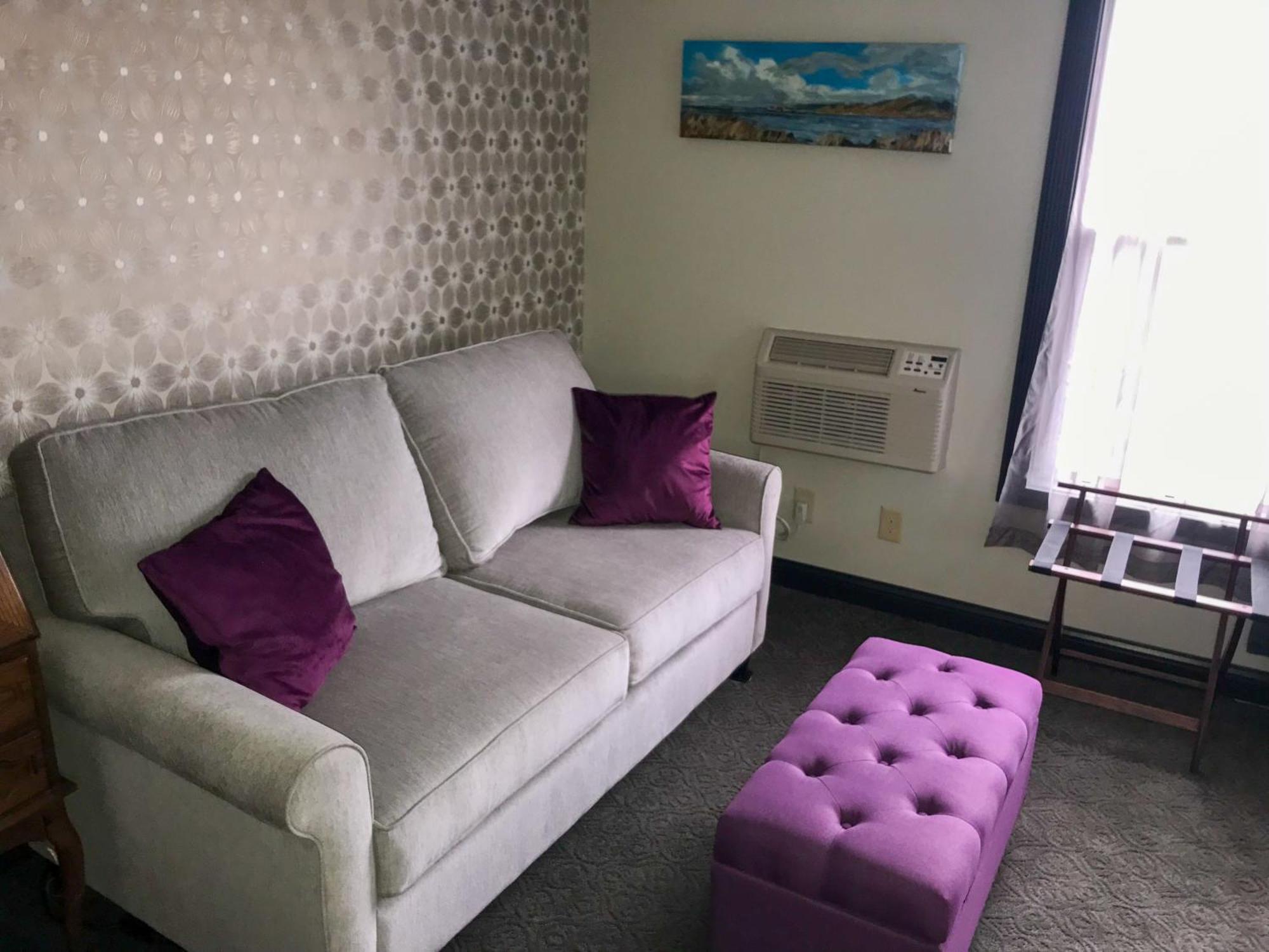 Hotel Stevenson Room photo